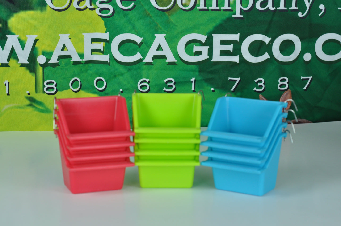 4oz Universal Food/Water Cups (12 count display box)